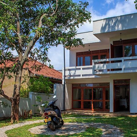 The Vintage Club Hostel Dehiwala-Mount Lavinia Buitenkant foto